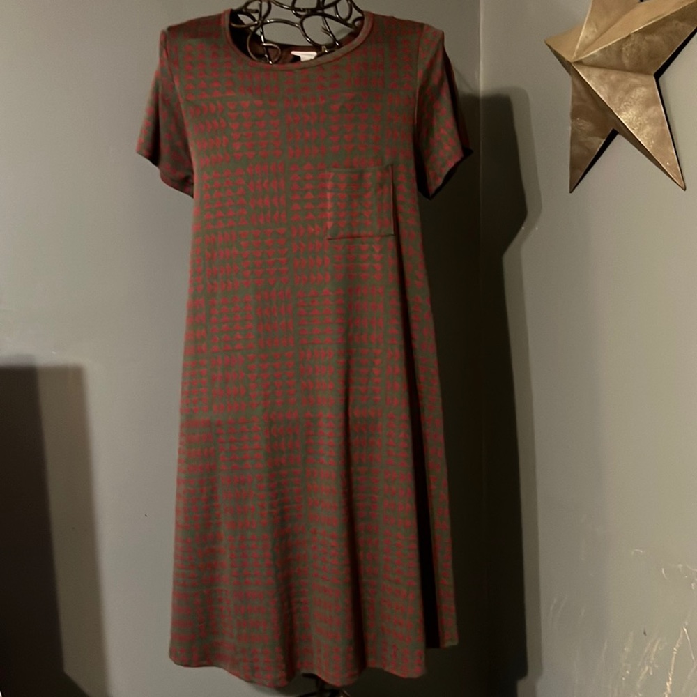 NWT Lularoe Carly Hi-Lo dress size L in a warm hunter green and burgundy multi.